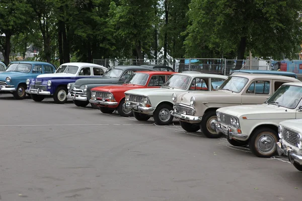 Retro auto's in zahlreiche in Moskou — Stockfoto