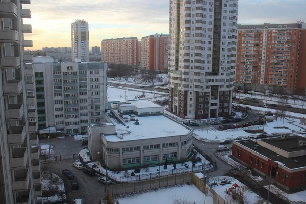 Жилой район с новыми зданиями в Москве — стоковое фото