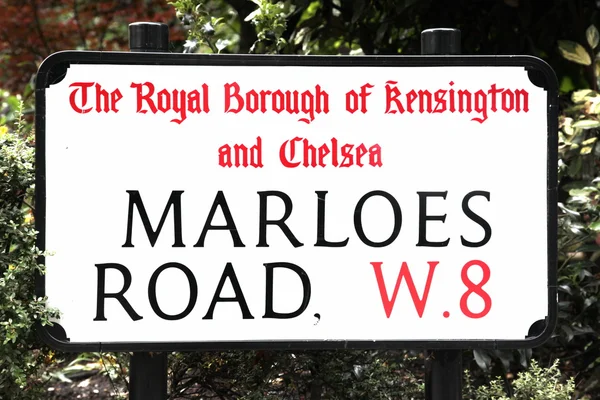 Marloes Road in London — Stockfoto