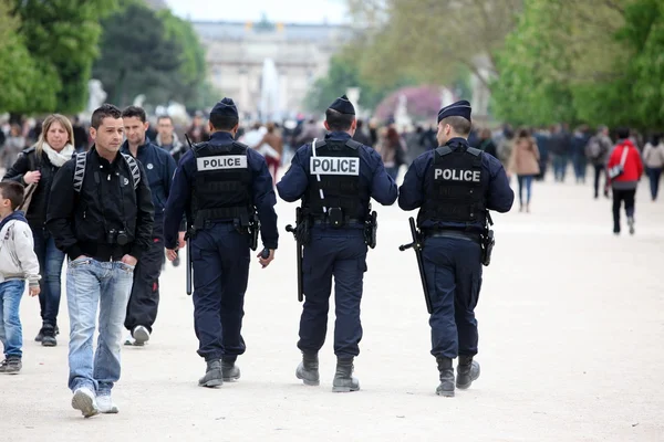 La polizia francese controlla la strada, Parigi — Foto Stock