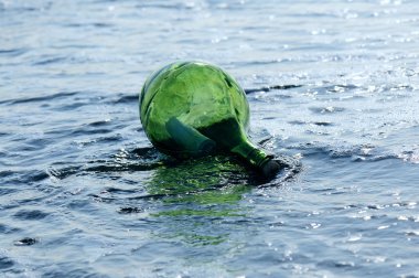 lette ile yeşil şişe