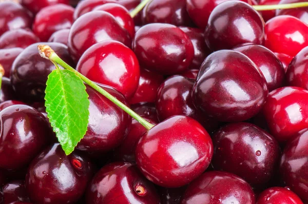 Ripe sweet cherry — Stock Photo, Image