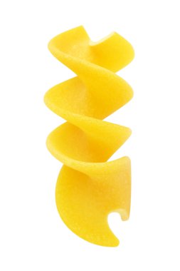 Çiğ spiral makarna.