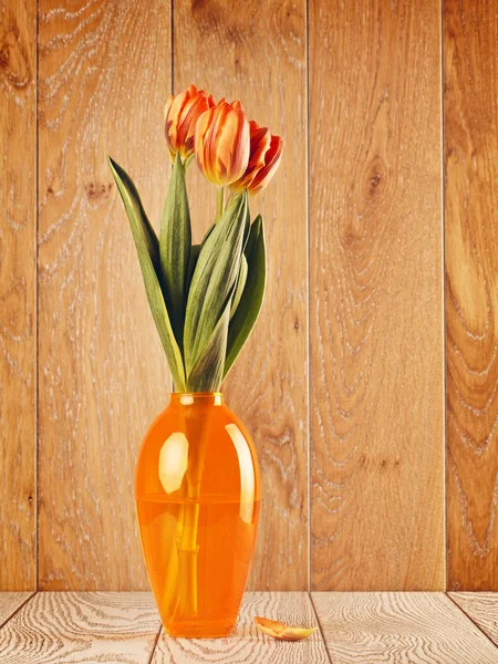 Bouquet de fleurs de tulipe en vase — Photo