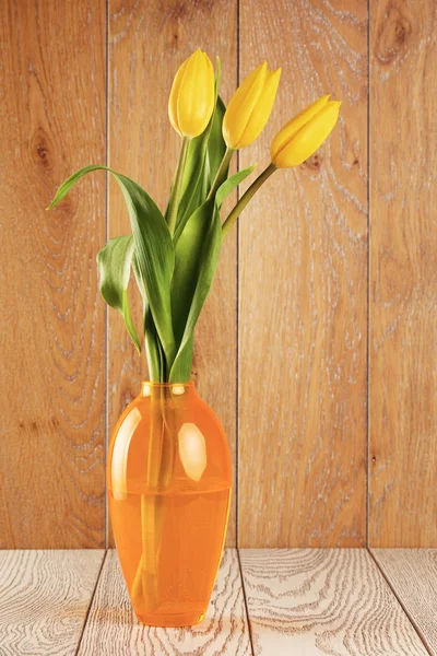 Bouquet de fleurs de tulipe en vase — Photo