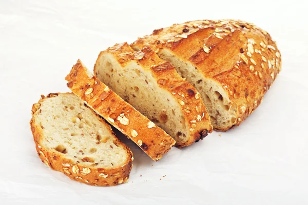 Chleb pełnoziarnisty z owsem i orzechami — Zdjęcie stockowe