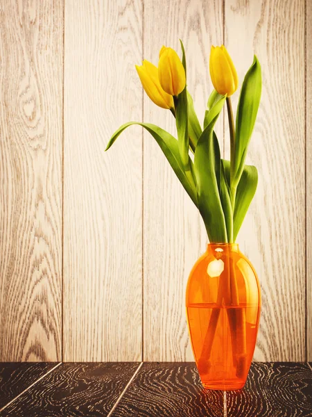 Bouquet de fleurs de tulipe en vase — Photo