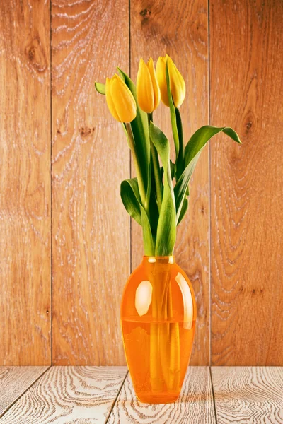 Bouquet de fleurs de tulipe en vase — Photo