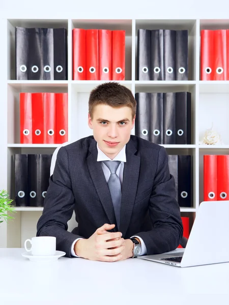 Joven hombre de negocios —  Fotos de Stock