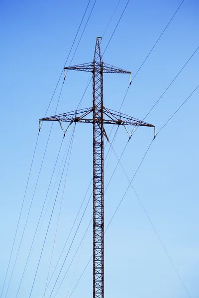 Torre de alto voltaje — Foto de Stock