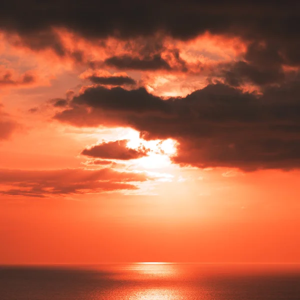 海の上の美しい夕日 — ストック写真