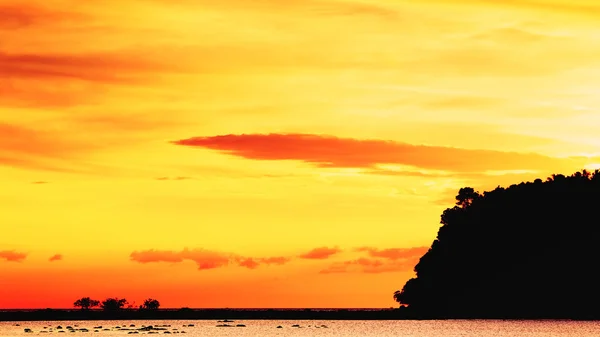 Puesta de sol sobre el mar de Andamán — Foto de Stock