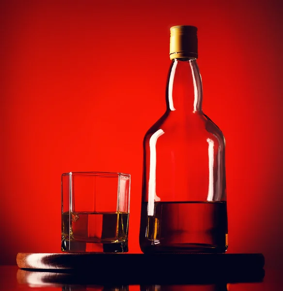 Bouteille de whisky et verre — Photo