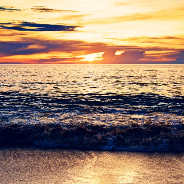 Gün batımında deniz yüzeyi