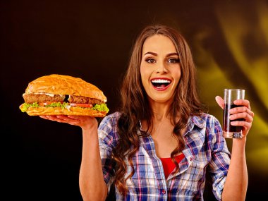 kız yemek büyük sandviç.