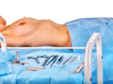 Göğüs cerrahi aletler zemin üzerine hazırlık.