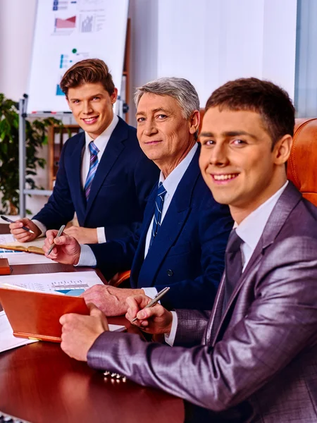 Hombre de negocios jefe en la oficina . — Foto de Stock