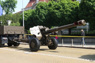 Topçu askeri donanım resmi geçit 152-mm obüs D-20 adet.