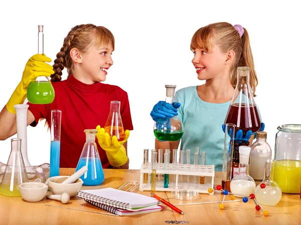 Παιδί στην τάξη χημεία. — Φωτογραφία Αρχείου