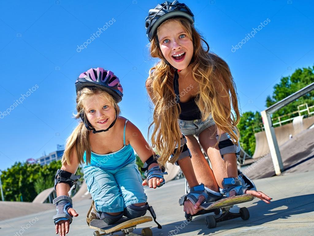 djevojke i skateboard
