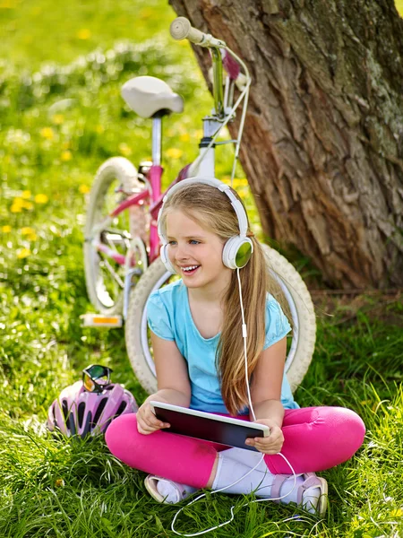 Bicycle girl wearing helmet watching at tablet pc in cycling. — Stock Photo, Image