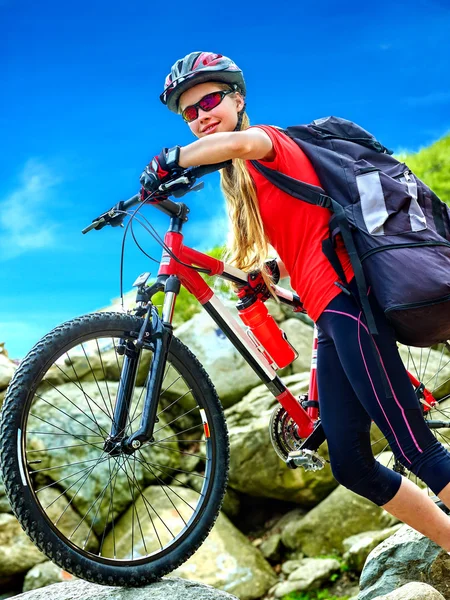 Bikes cycling girl into park. — Stock Photo, Image