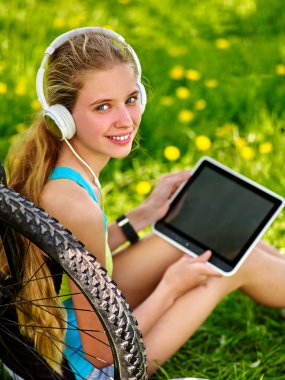 Pc tablet kulaklık gözlük bisiklet bisiklet kız .