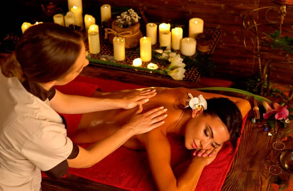 Massage woman back in beauty spa with masseuse — Stock Photo, Image