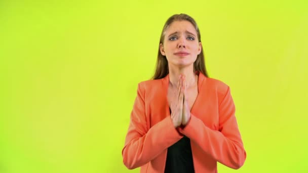 Beseeching woman in pray makes wish for good luck gesture — Stock Video