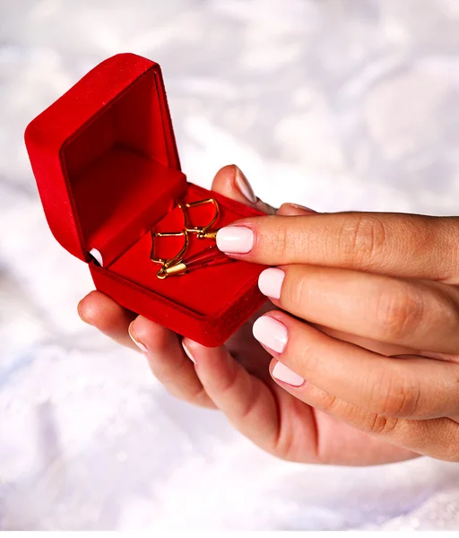 Jewelry box with earrings. — Stock Photo, Image