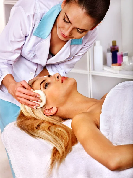 Woman getting  facial massage . — Stock Photo, Image