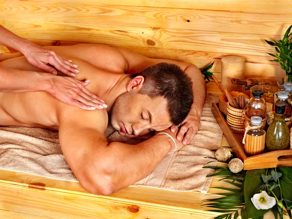 Homem recebendo massagem . — Fotografia de Stock