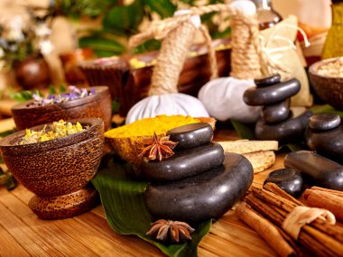 Spa yaprak ve çakıl taşları