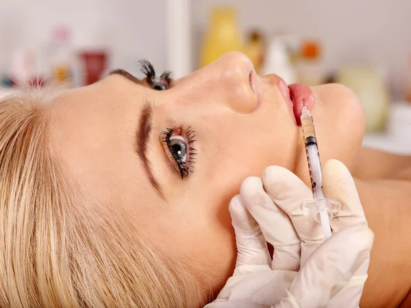 Botox injecties in de lippen — Stockfoto