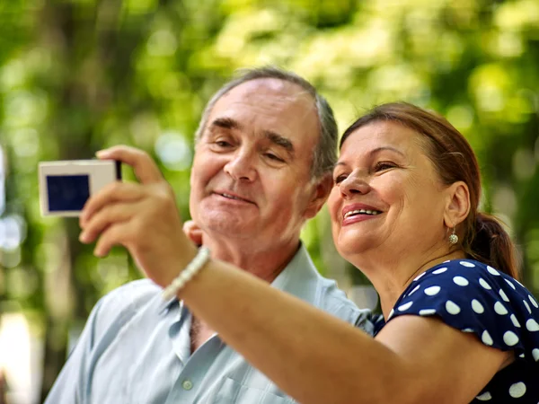 Happy old couple with camera — Stock Photo, Image