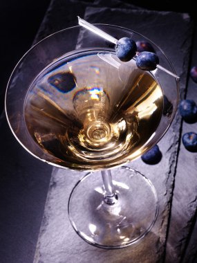 Yabanmersinli kokteyl kara günü.