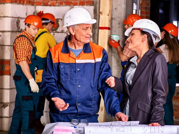 Mulher no capacete construtor  . — Fotografia de Stock