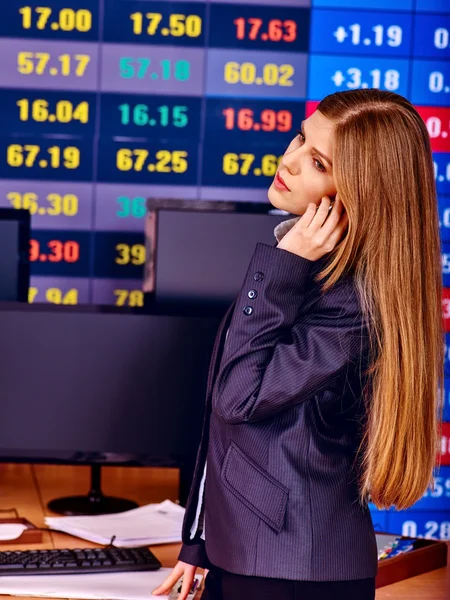 Mujer de negocios en la oficina. — Foto de Stock