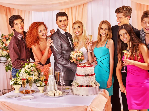 Gruppenmenschen bei der Hochzeit — Stockfoto