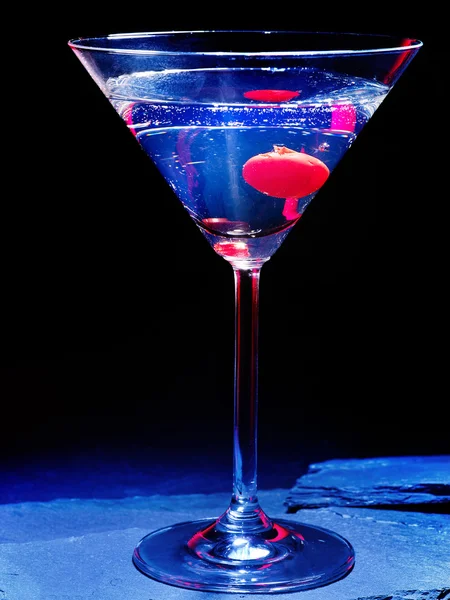 Champagne cocktail med körsbär och hela ananas med blad. cocktail kort 67 — 스톡 사진