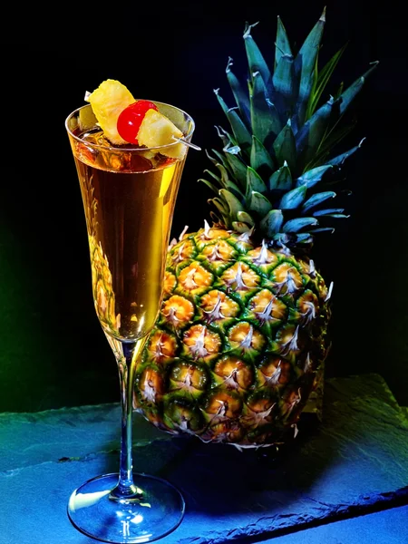 Champagne cocktail met ananas — Stockfoto