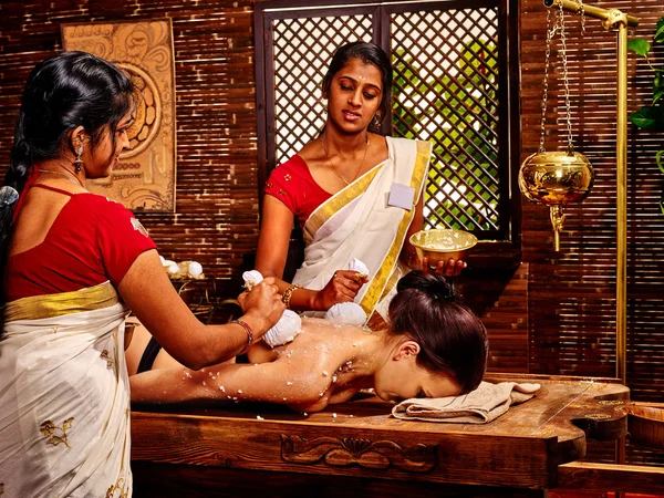 Frau mit Massage — Stockfoto