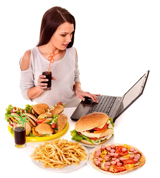 Woman eating junk food. — Stockfoto