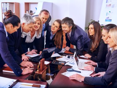 ofiste grup iş adamları.