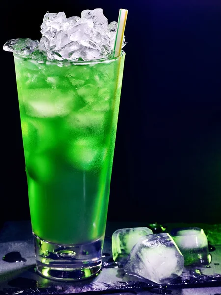 Green cocktail  on dark — Stock Photo, Image