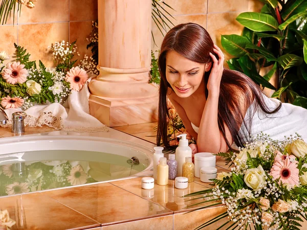 Frau im Luxus-Spa. — Stockfoto