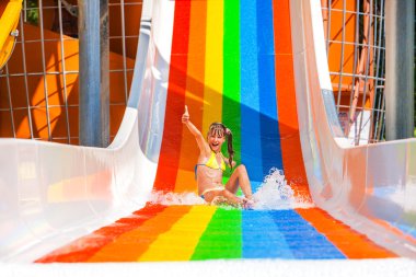 bikini çocuk su parkı sürgülü.
