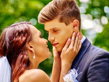 öpücük gelin damat.