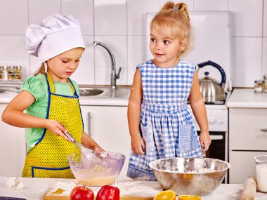 çocukların kahvaltıda mutfak