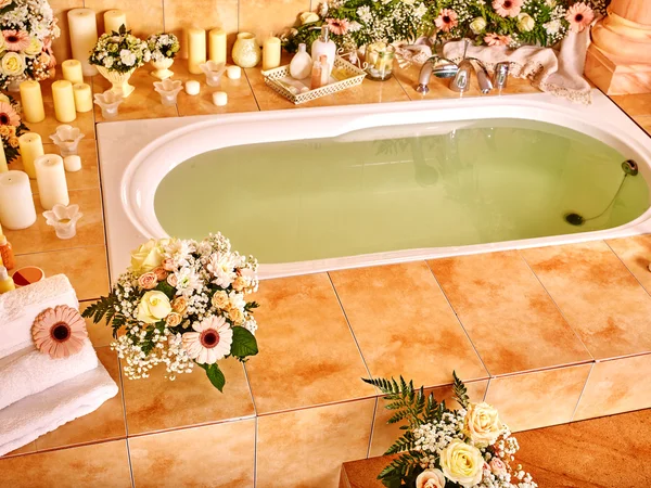 Interno bagno con vasca a bolle . — Foto Stock